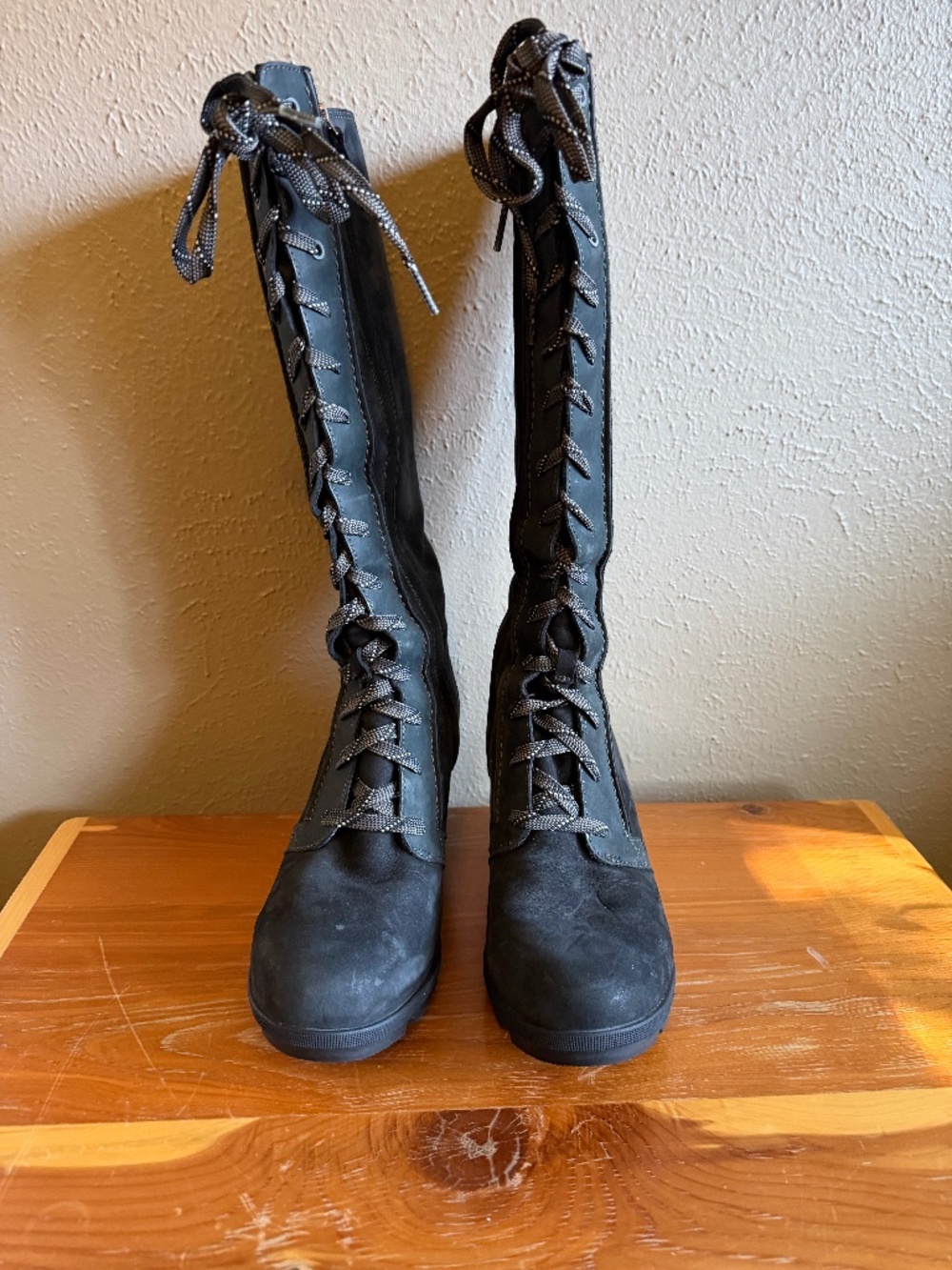 Sorel Joan of Arctic II Black Wedge Heel Lace Up Suede Boots Size 11